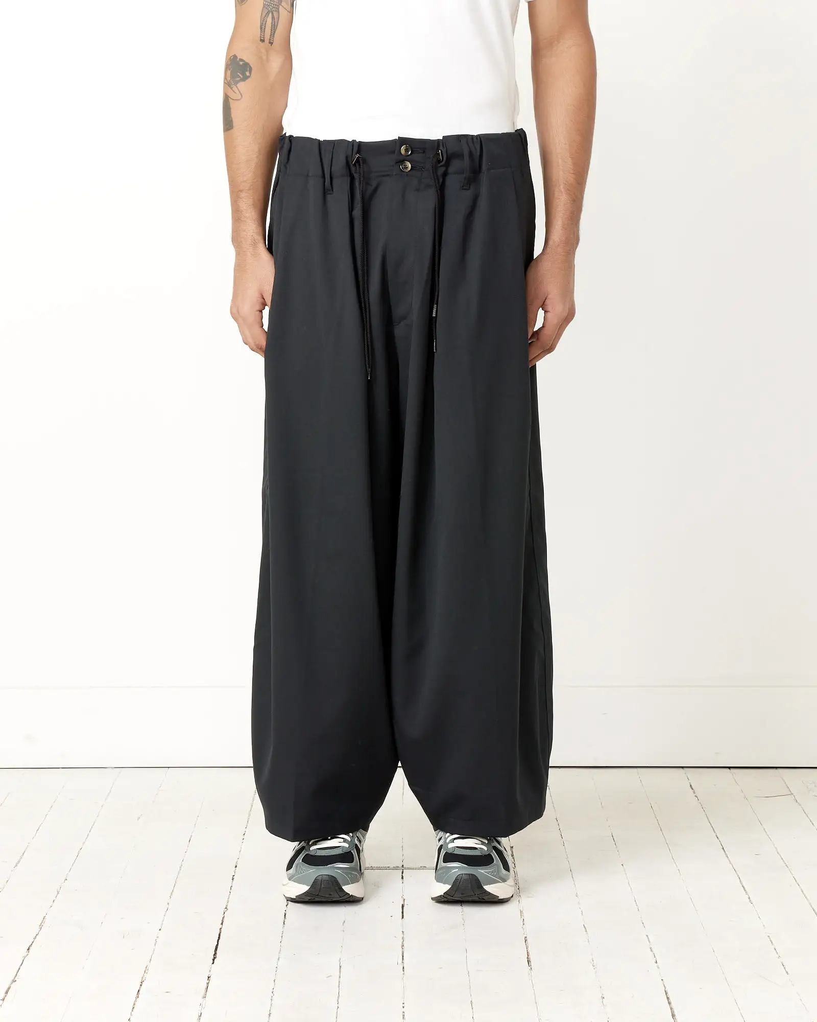 Essential Circular Pant in Black