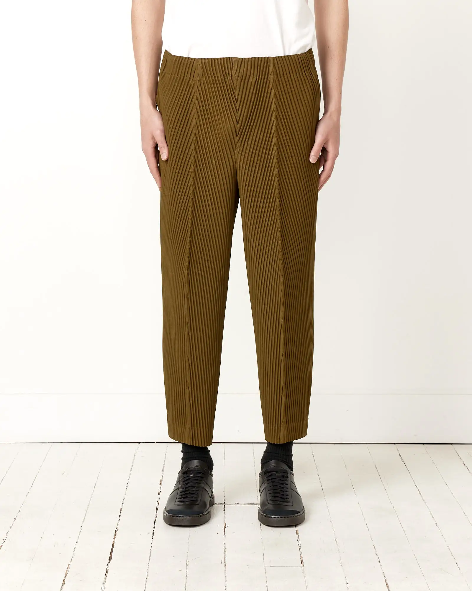 Pleats Pant in Olive Khaki